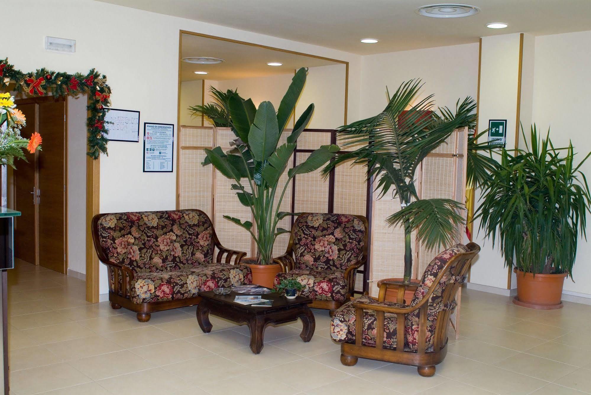 Hotel Milomax Luaran gambar