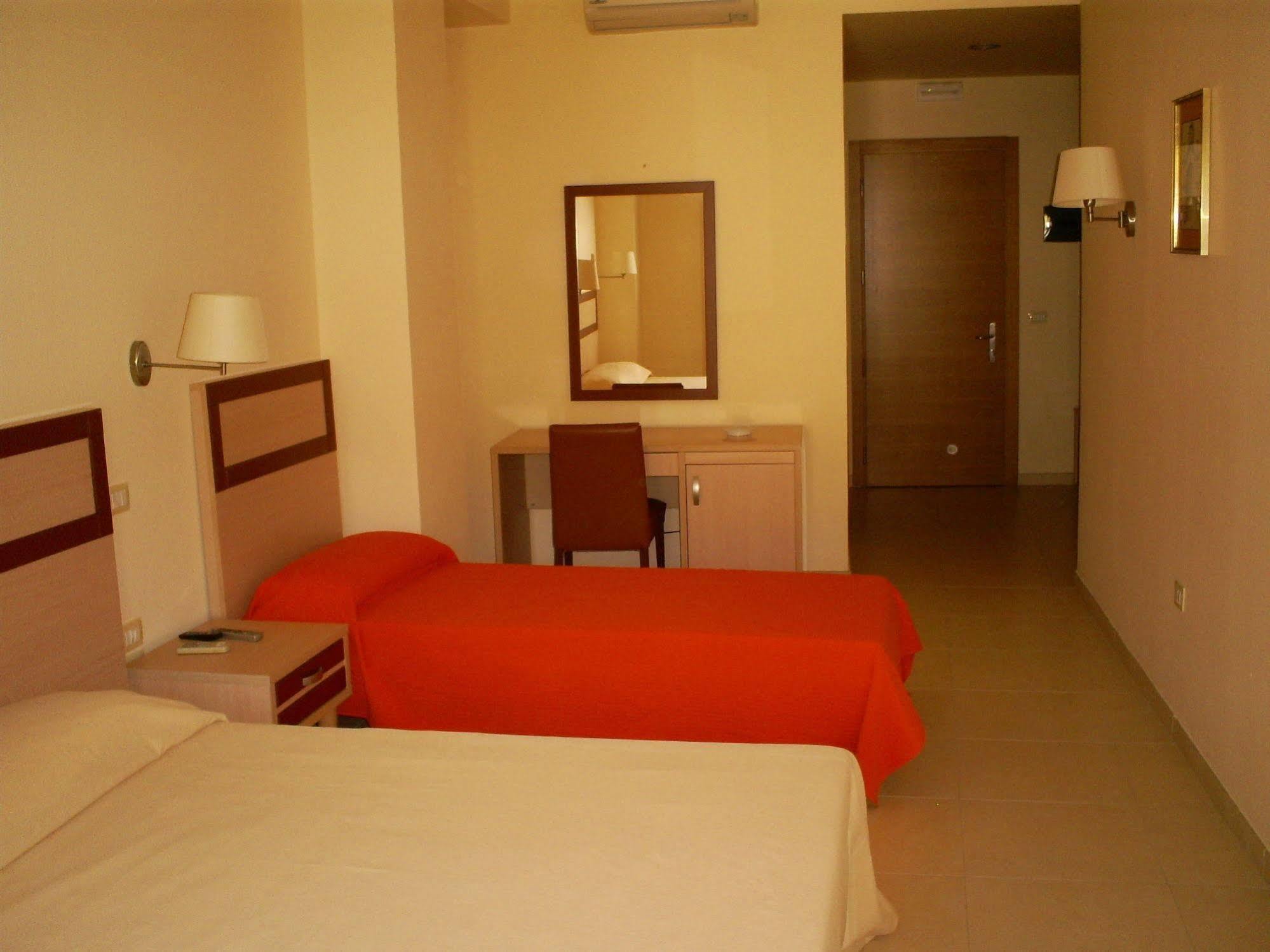 Hotel Milomax Luaran gambar