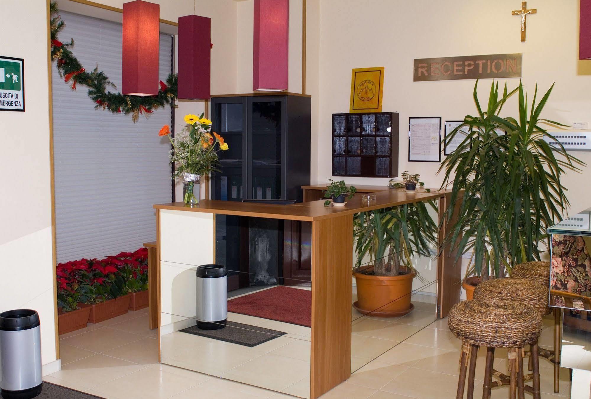 Hotel Milomax Luaran gambar
