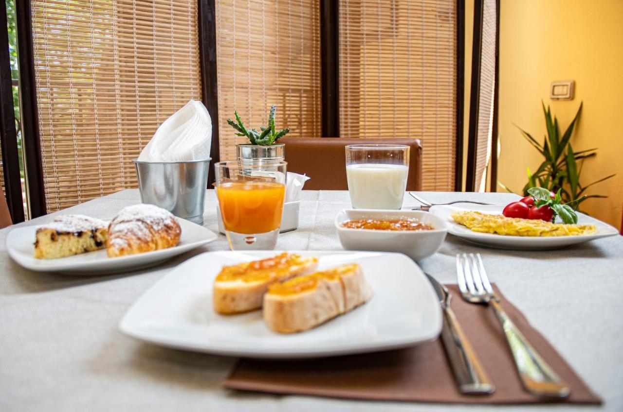 Hotel Milomax Luaran gambar